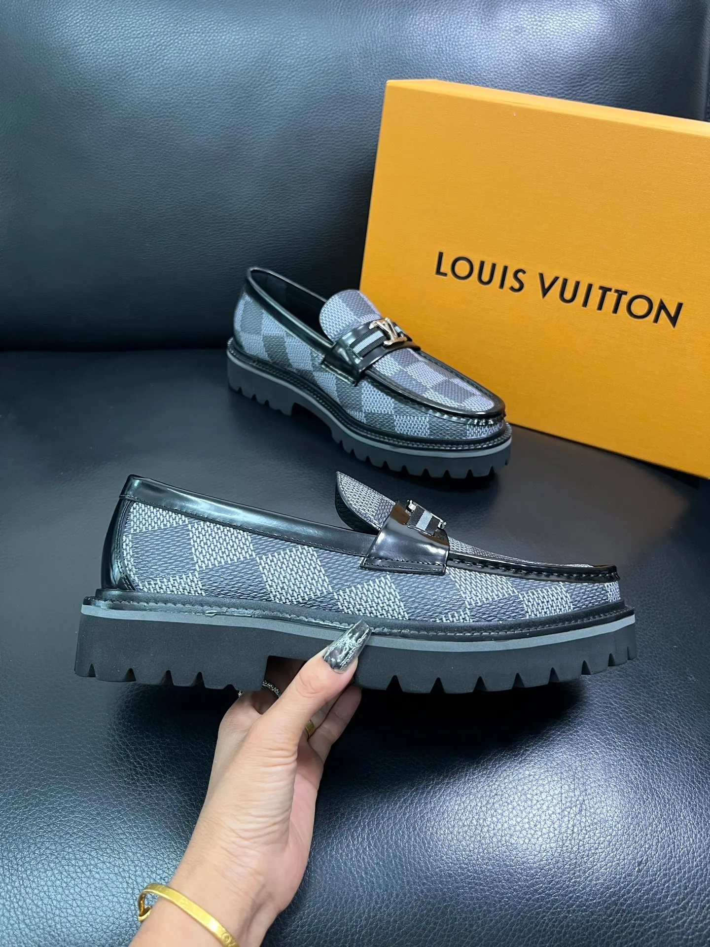 Men's shoes 💰780 Lv top purchasing Louis Vuitton leather shoes counter synchronization, uppers imported from Italy, imported water-dyed cowhide lining, soles: original soles specially provided by the original factory, original factory follow-up goods, high quality, welcome to compare, code number 38-44 (customized 45) 85842
